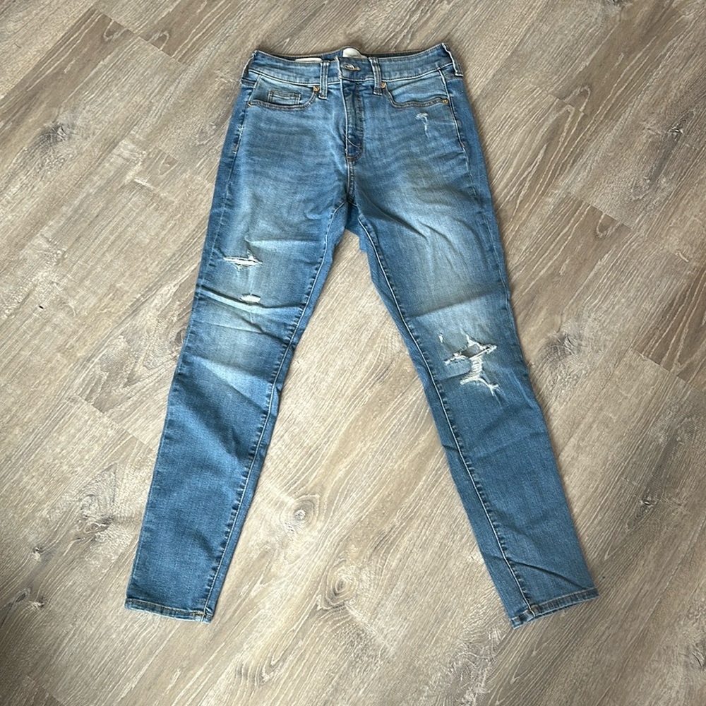 Women’s Universal Thread Blue Jeans